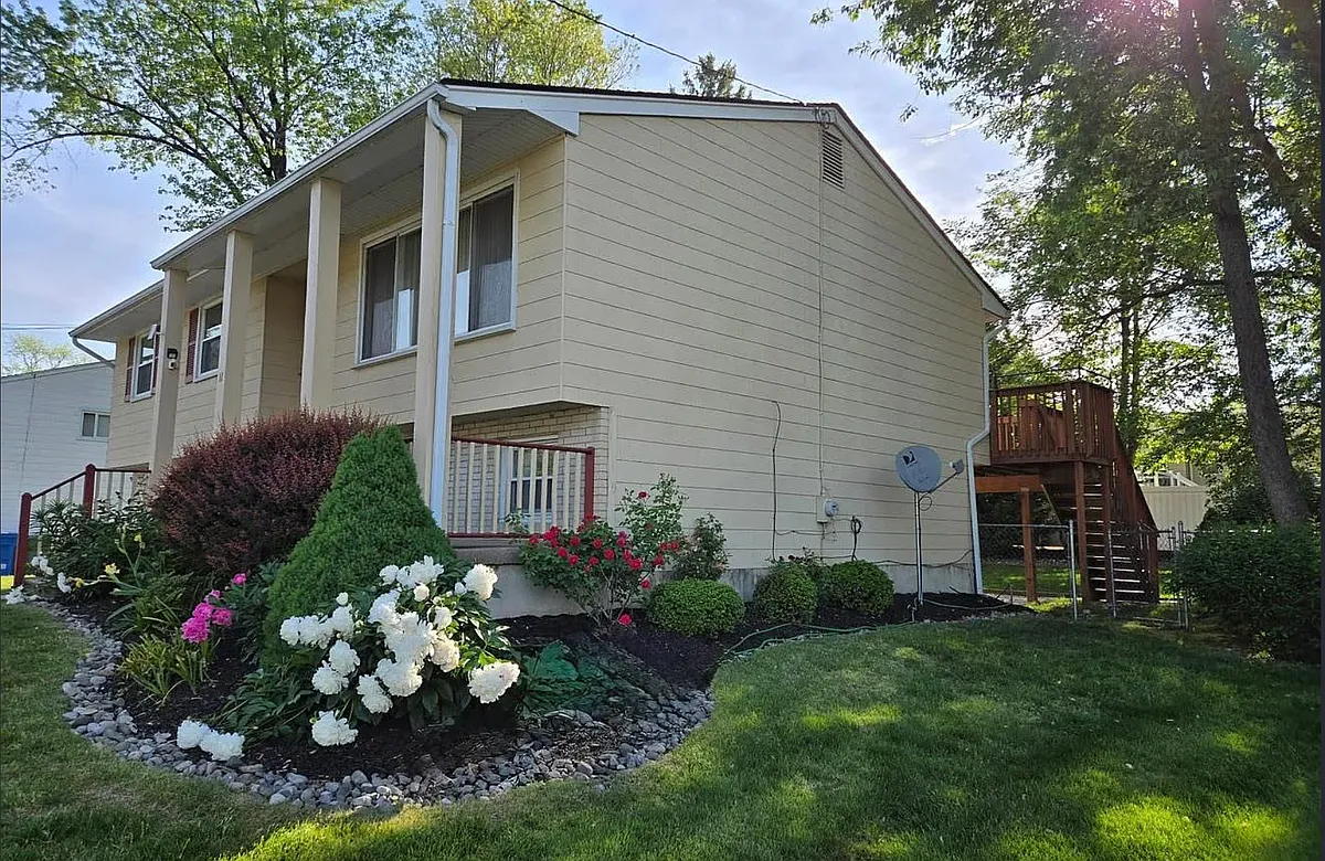 4 bed, 3.0 bath, 1938 sqft, $3,600 — Photo 3