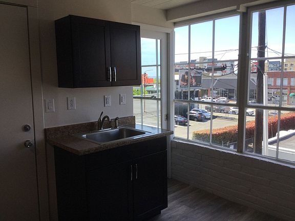 4th image of 2808 Hoyt Ave APT 302