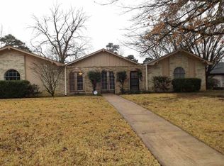 201 Quail Ln, Wake Village, TX 75501