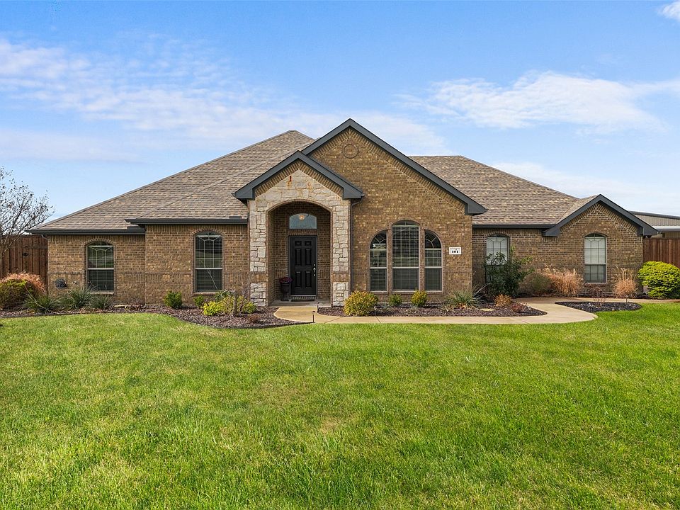 1st image of 101 Paddock Ln
