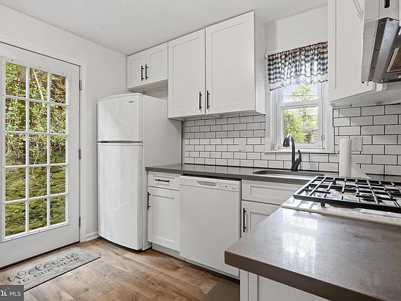 5th image of 3323 Krail St