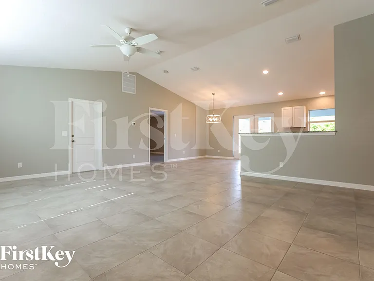 11932 Gretchen Ave — Photo 2