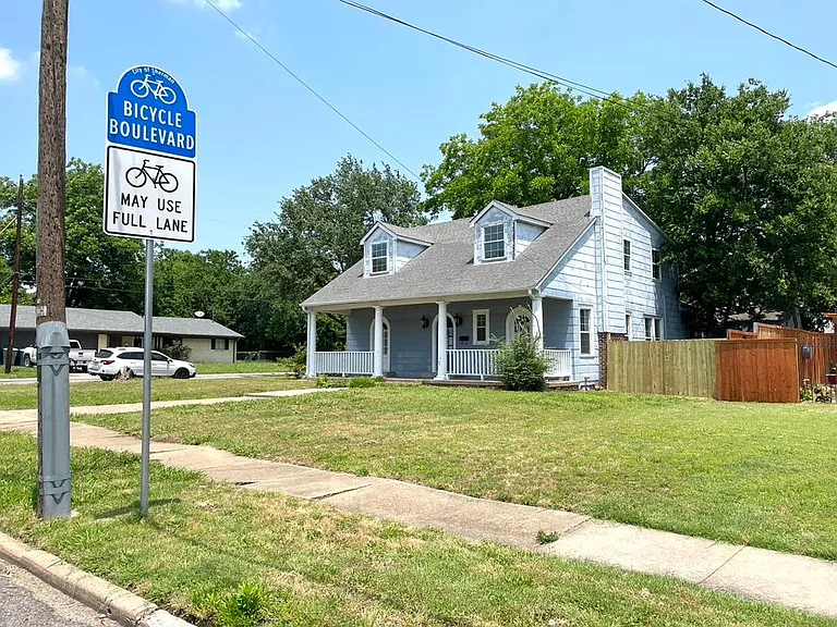 1427 N Woods St — Photo 20