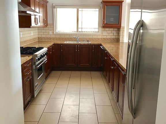 5th image of 11860 Kiowa Ave #Penthouse
