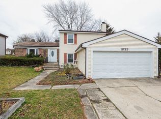 1833 Scarboro Dr, Glendale Heights, IL