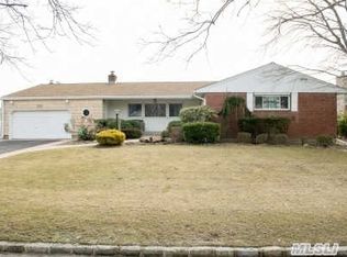 370 Cameo Dr, Massapequa, NY 11758