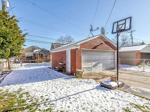 3rd image of 7636 W Morrow Cir