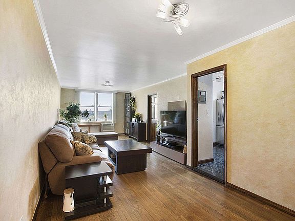3rd image of 735 Avenue W #6R