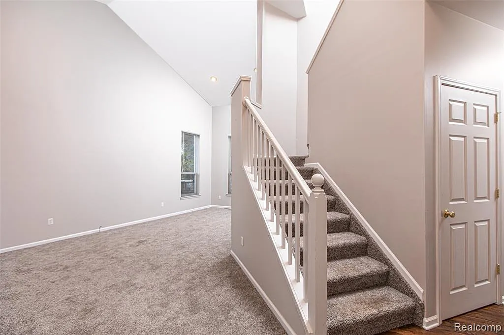 3 bed, 2.5 bath, 1960 sqft, $2,495 — Photo 4
