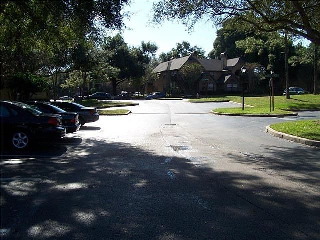 2nd image of 305 Lakepoint Dr Unit 201