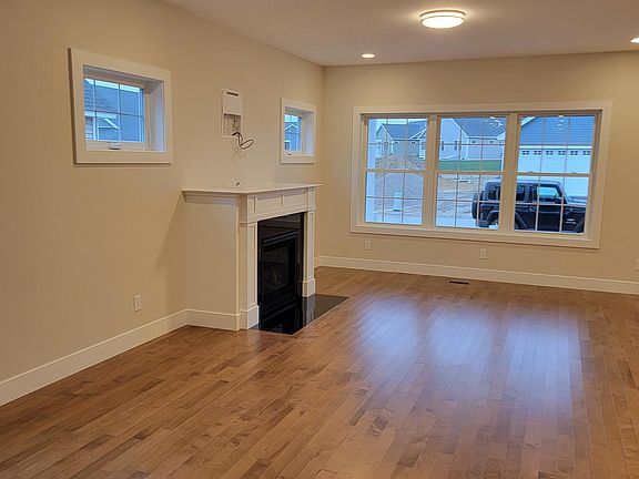 4th image of 62 Mulberry Lane #11