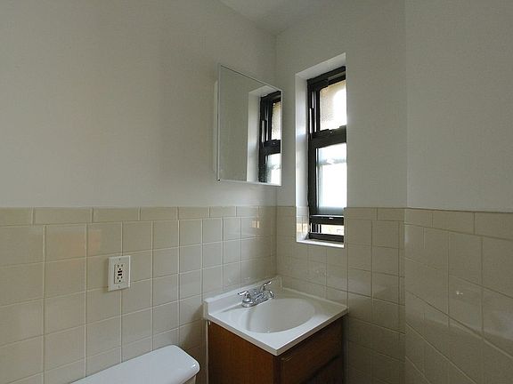 4th image of 45 Essex St APT 17
