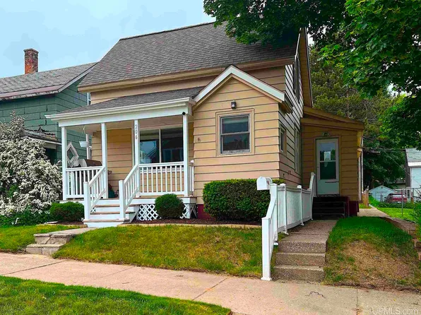 206 Cherry St, Munising, MI 49862