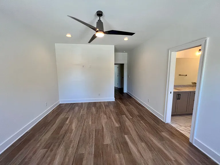 904 N Maple St — Photo 22