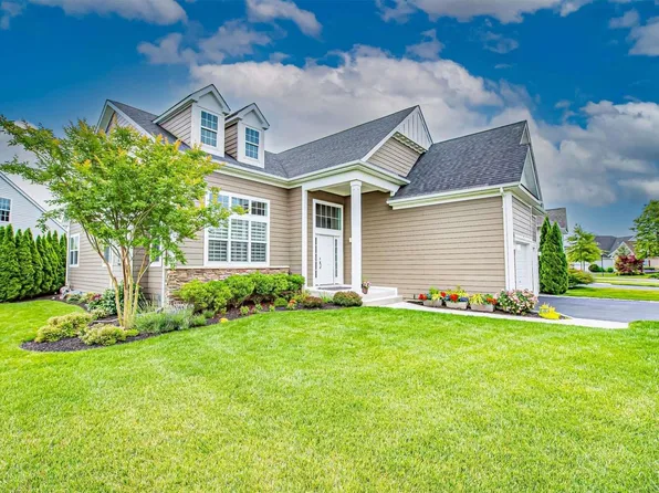 26 Foxglove Row, Aquebogue, NY 11931