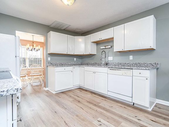 2nd image of 41 Applewood Dr #41
