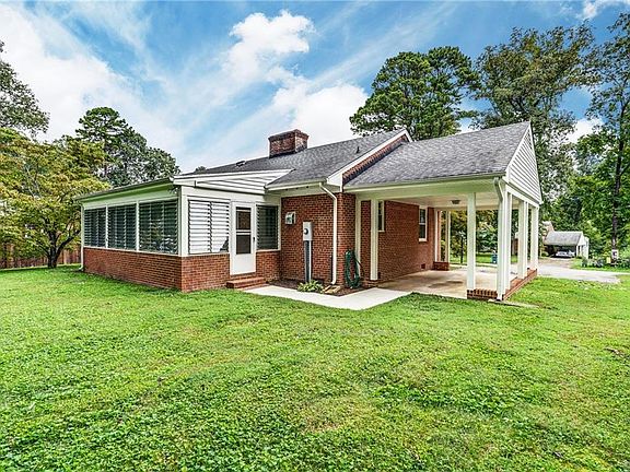 3rd image of 7506 N Pinehill Dr