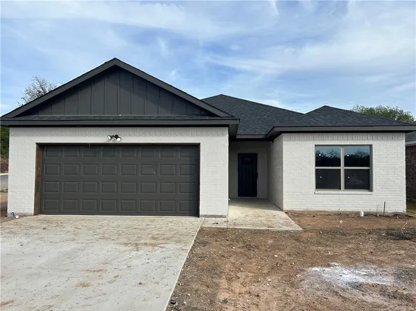 612 N College, West, TX 76691