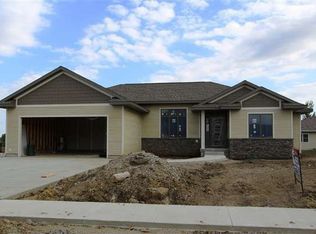 206 Quail Dr, Hudson, IA 50643