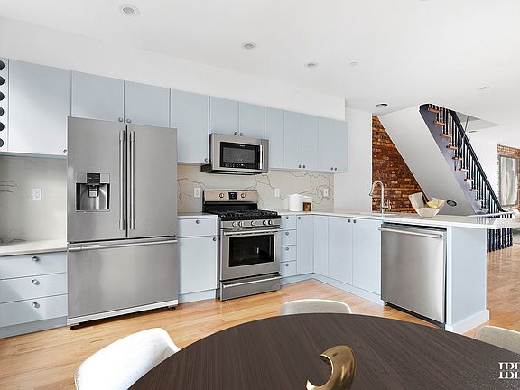 4th image of 468 Sackett St #2