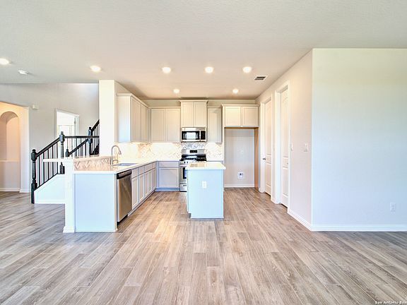 3rd image of 2082 Inkberry Drive