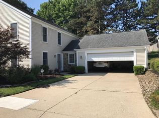 16461 Georgetown Ct, Strongsville, OH