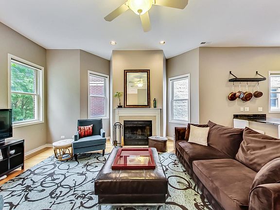 3rd image of 4118 N Kenmore Ave APT 3S