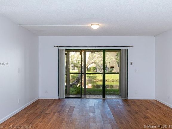 4th image of 318 Lakeview Dr APT 103