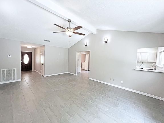 2nd image of 6210 Creekside Ln