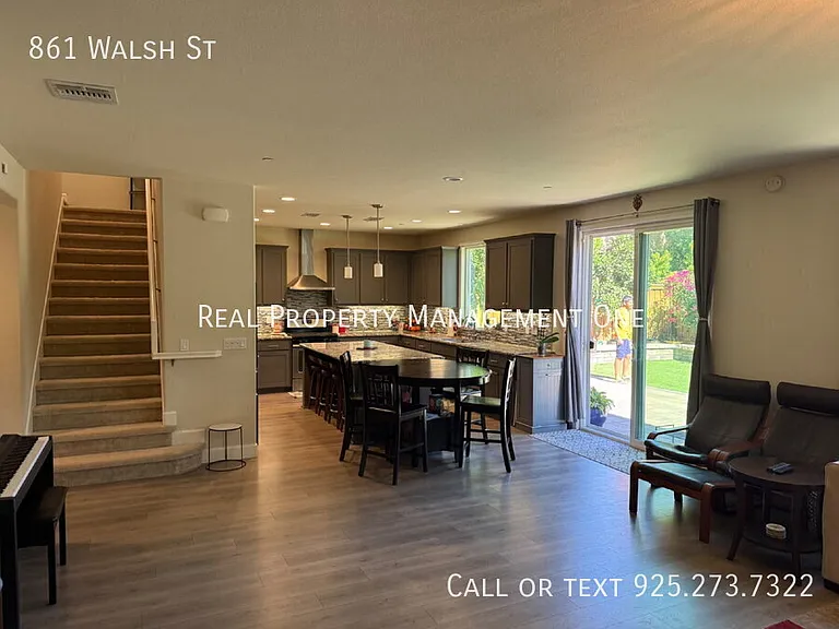 861 Walsh St — Photo 6