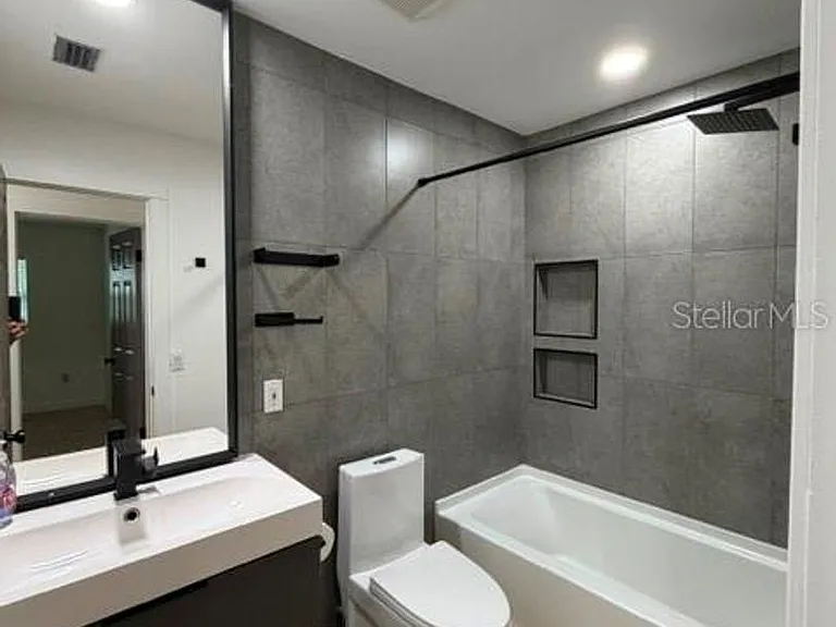 1407 Park Lake St — Photo 6