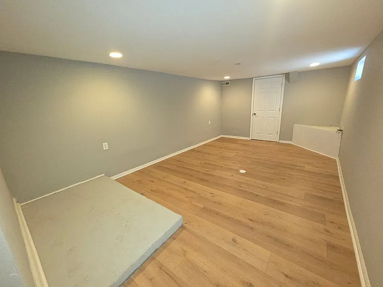 207 Waller Ave — Photo 9