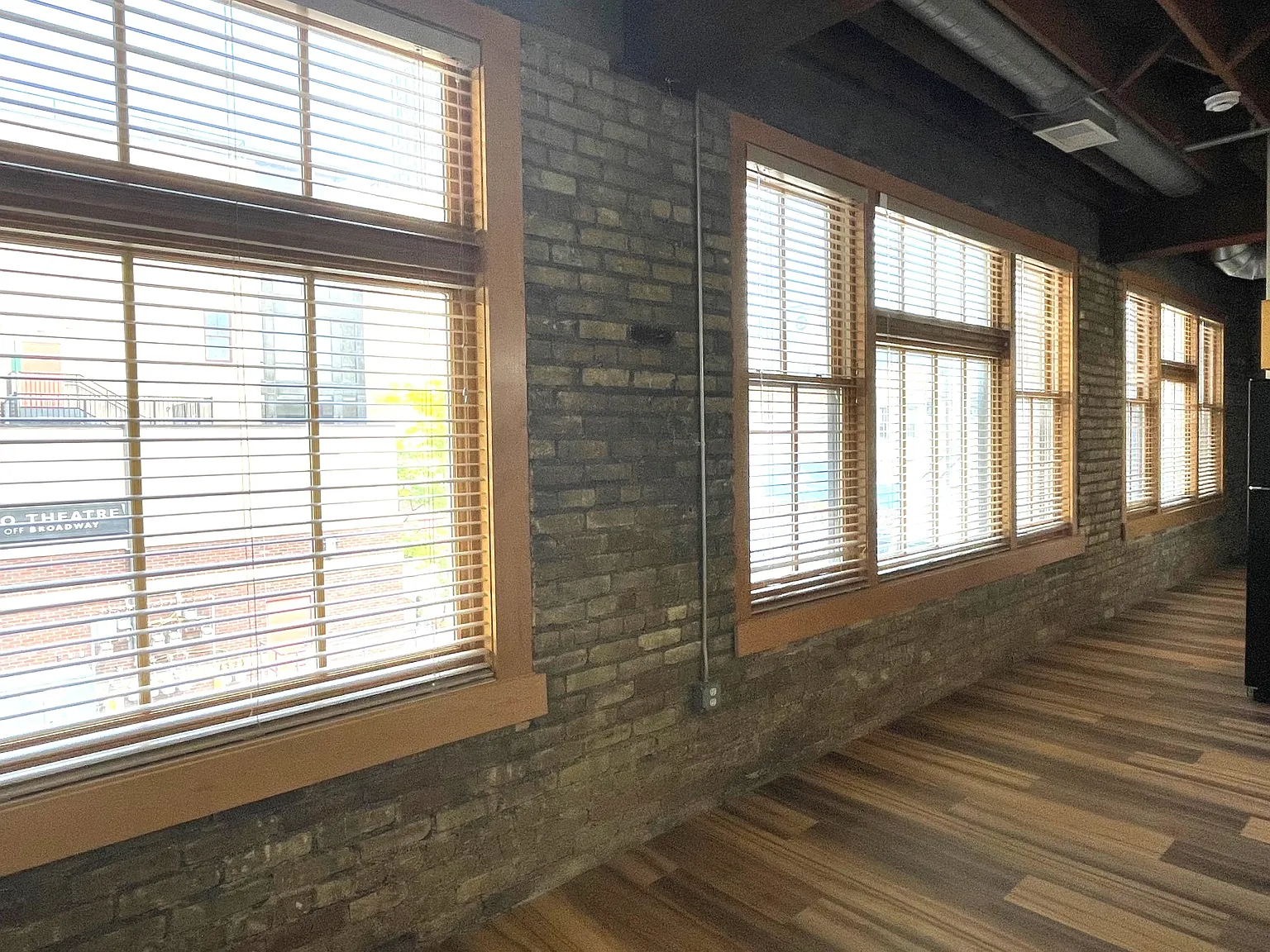 1 bed, 700 sqft, $995 — Photo 2