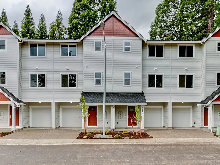 Air Conditioning! Beautiful Newer Construction Home! 3 Master Bedrooms! — Photo 8