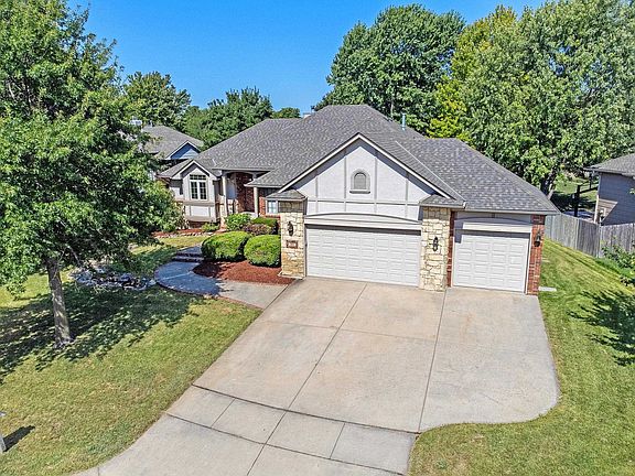 3rd image of 121 S Lakeside Dr