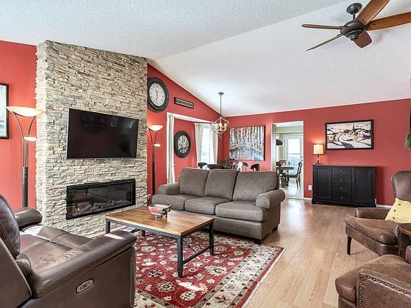 4th image of 729 E Riverside Dr NW