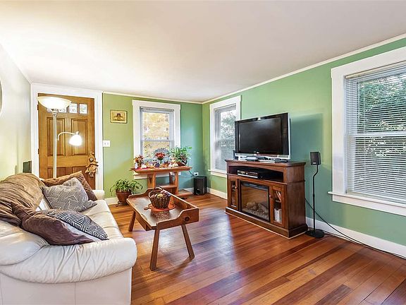 4th image of 15 Stearns Ave