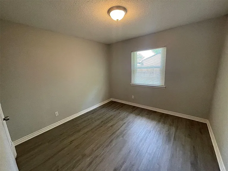 5748 Bowling Dr — Photo 14