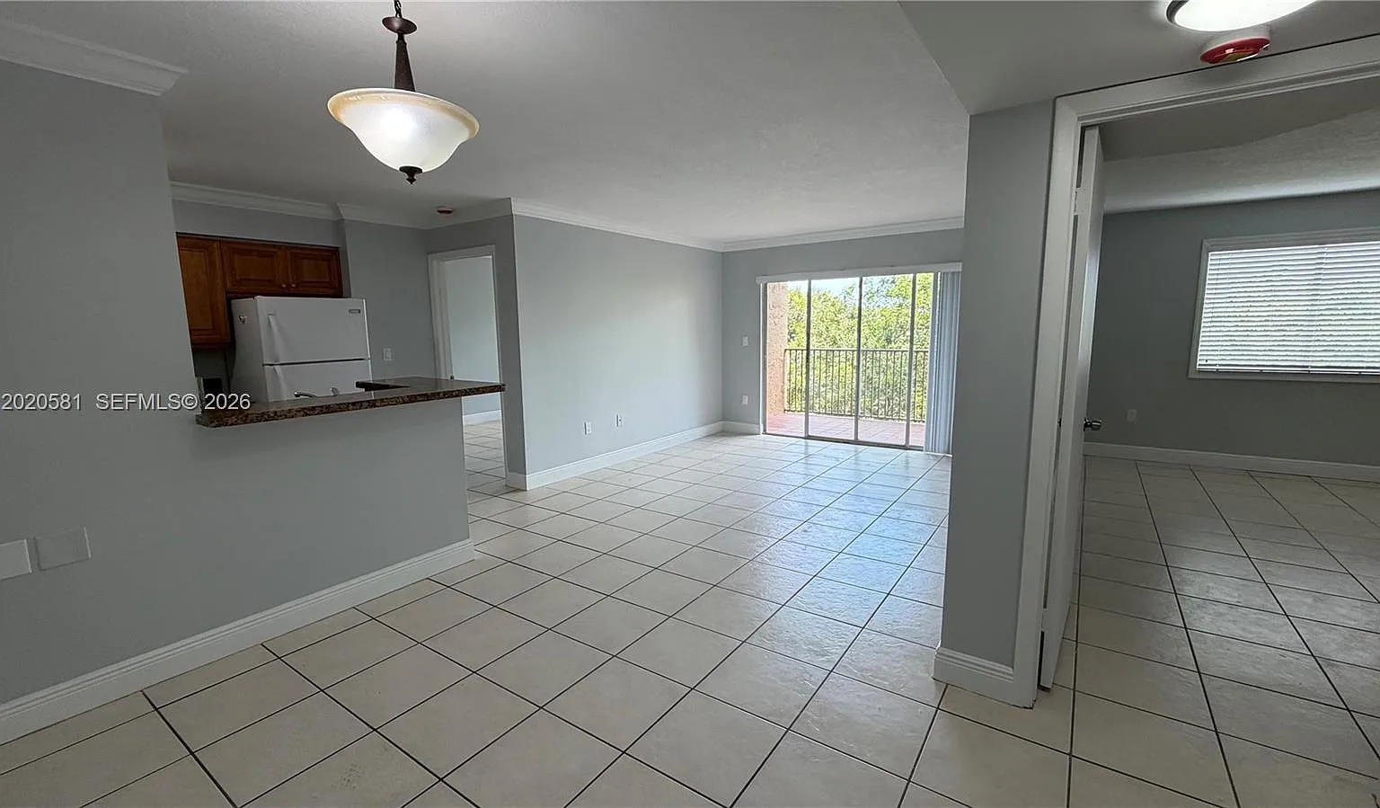 Kendall Lake Towers Condo — Photo 2