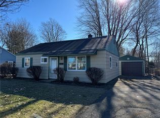 20 Homeland Rd, North Syracuse, NY 13212