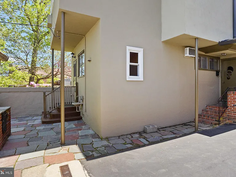 15 Crosswicks St #REAR — Photo 5