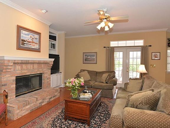 5th image of 8325 Amber Oak Dr