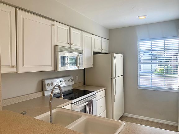 5th image of 9319 Lennex Ln