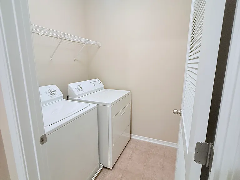 412 Longchamp Ln — Photo 20