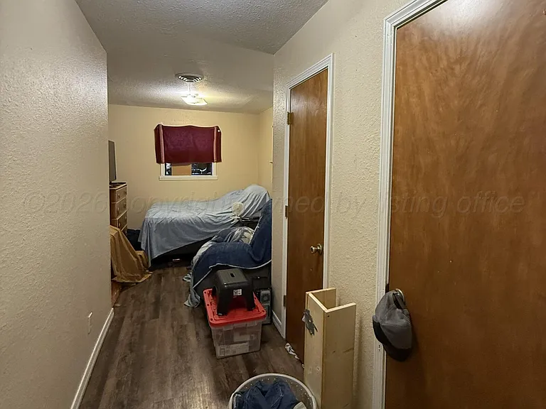 1033 Farley St — Photo 13