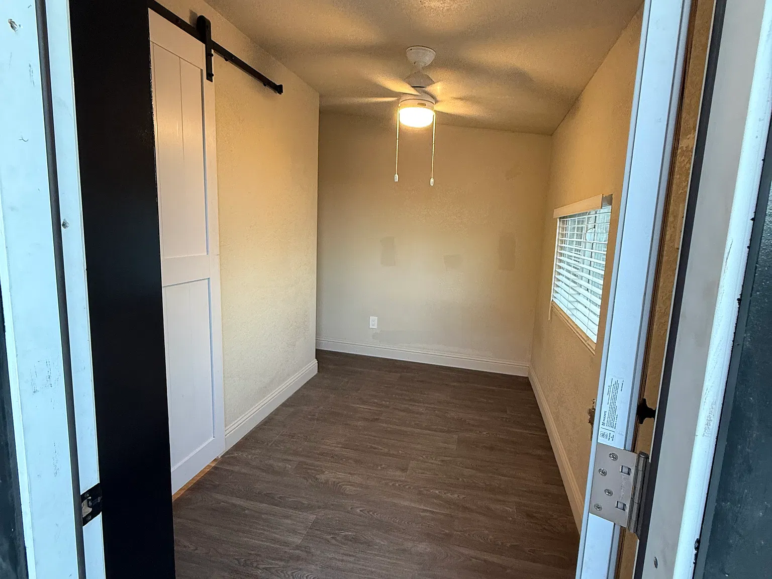 Studio, 120 sqft, $1,200 — Photo 4