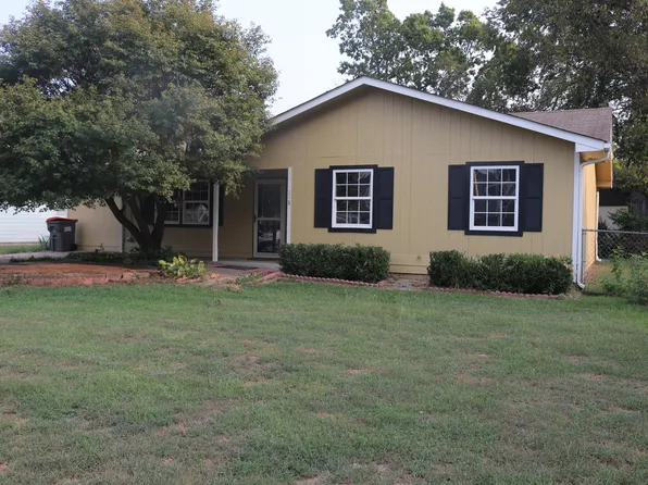 118 E 6th St, Grove, OK 74344