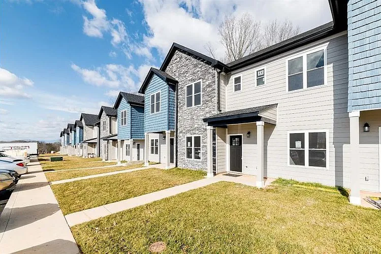 68 Emanuel Ct