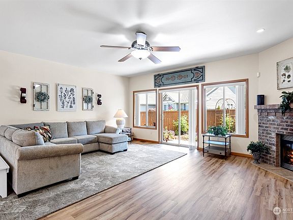 5th image of 15203 148th Avenue Ct E