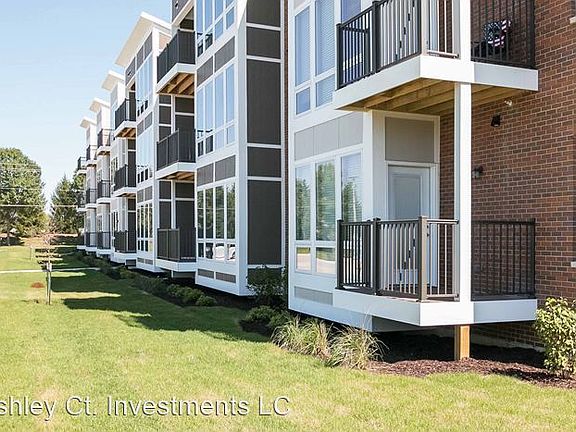 4th image of 405 Ashley Ct Unit 204